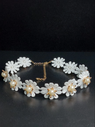 Flower Pearl Choker Necklace